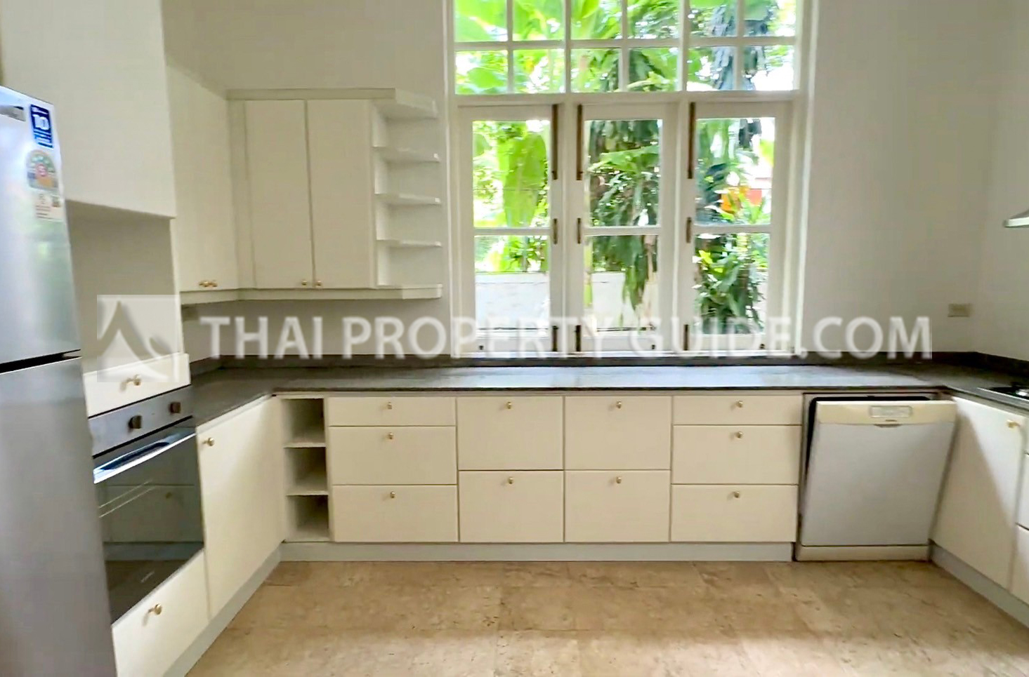 House with Private Pool in Sukhumvit 